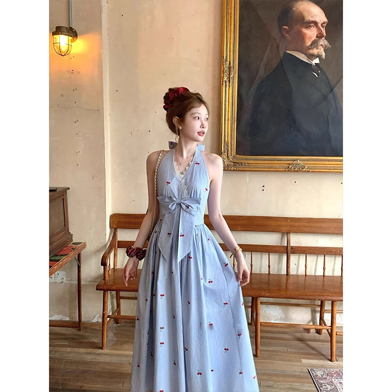 【五一出游服装女】霍尔顿少女条纹蝴蝶结挂脖裙夏季新款显瘦连衣裙