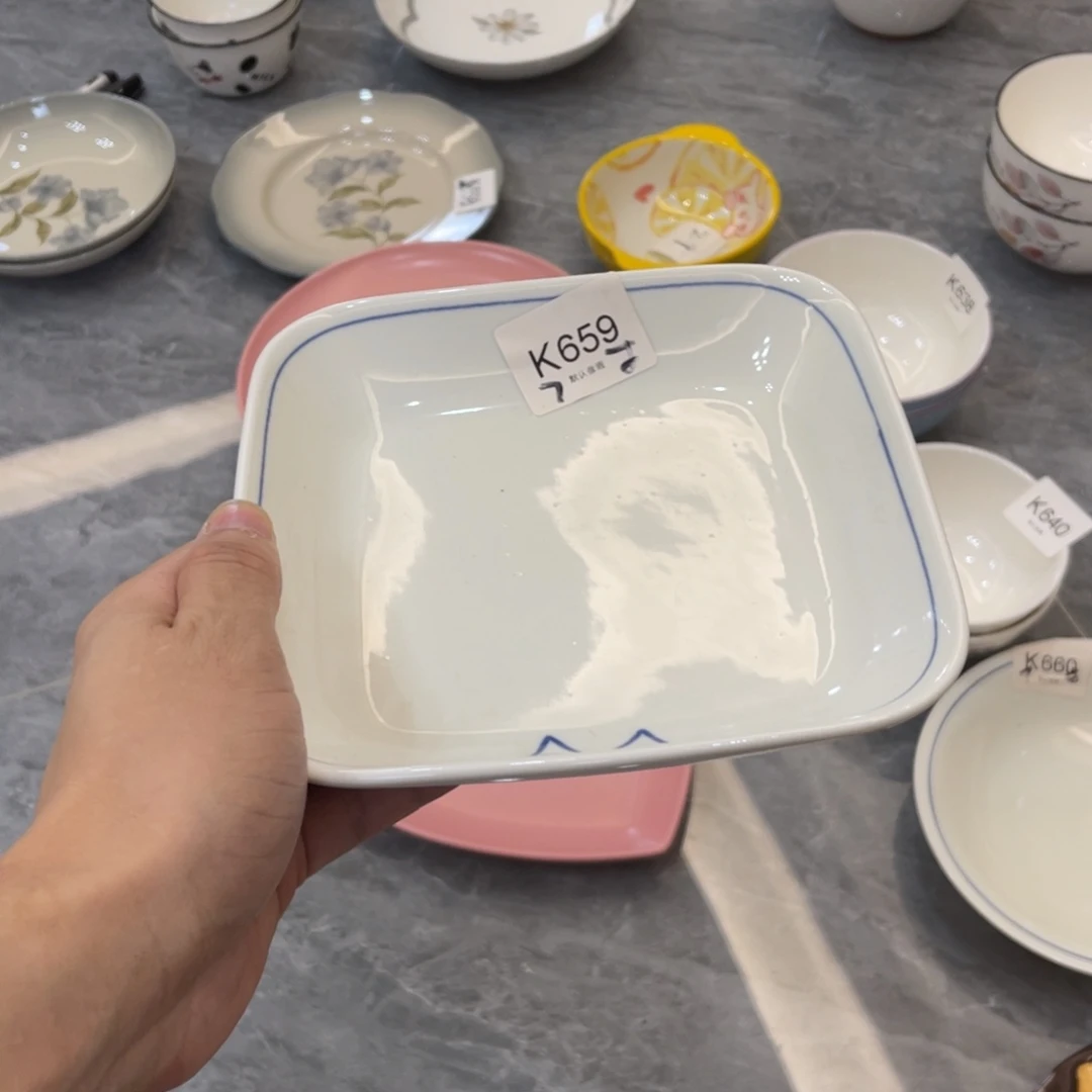 陶瓷微瑕餐具介意勿拍，满18飞！