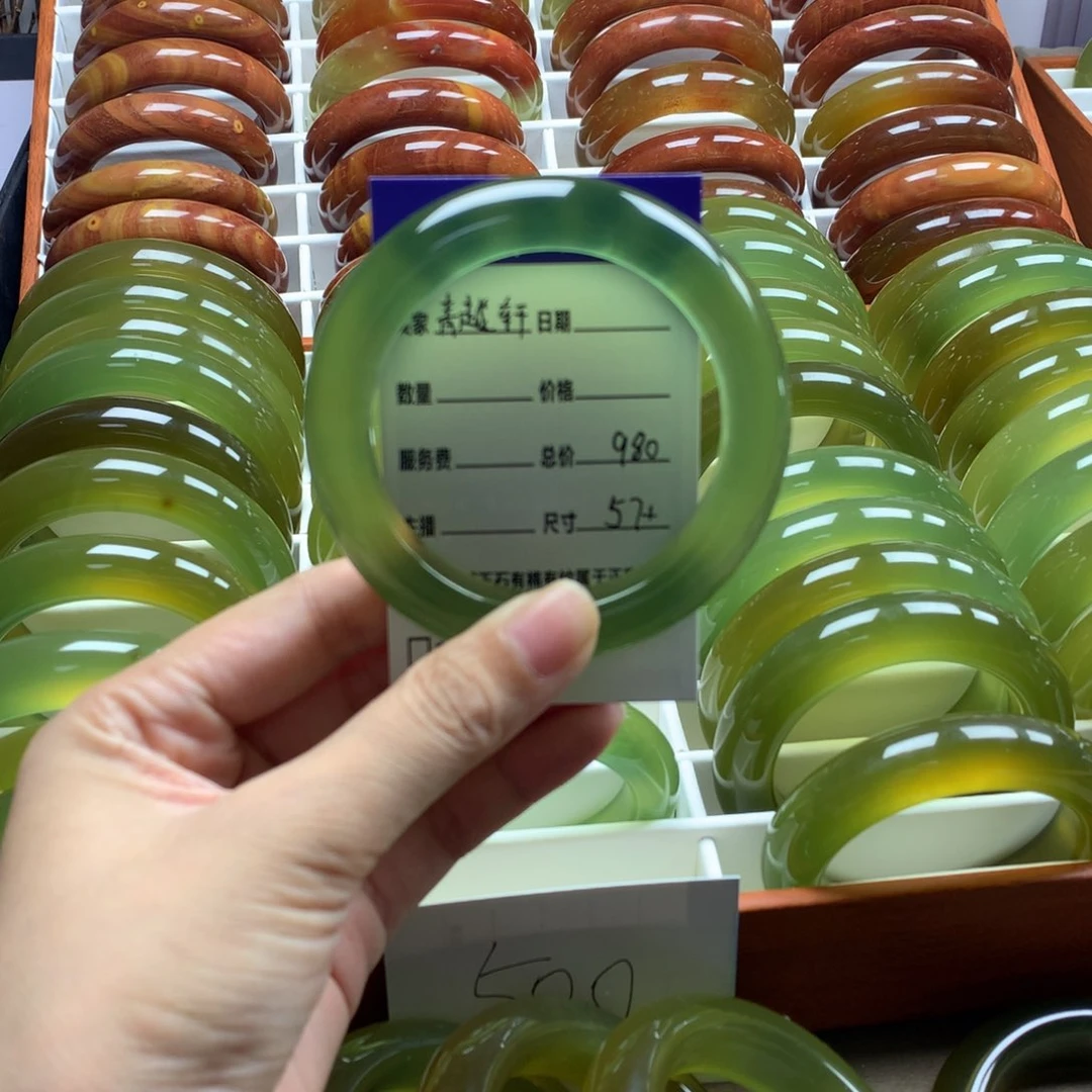 青***贸蛇纹石玉未镶嵌手镯