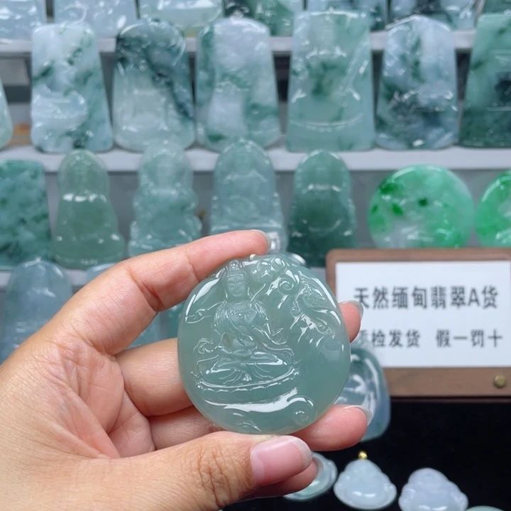 颈饰未镶嵌翡翠大势至菩萨