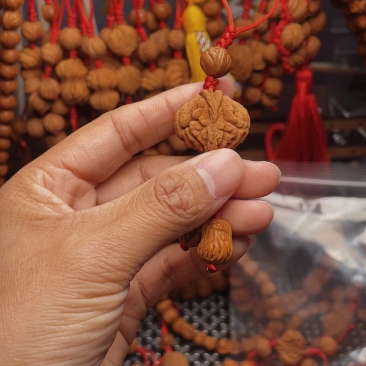 ****ঞ木质类龙纹桃枭挂件