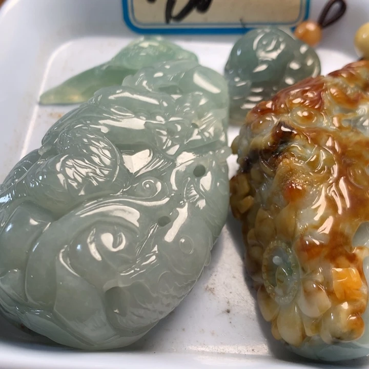 可***哒翡翠未镶嵌颈饰翡翠