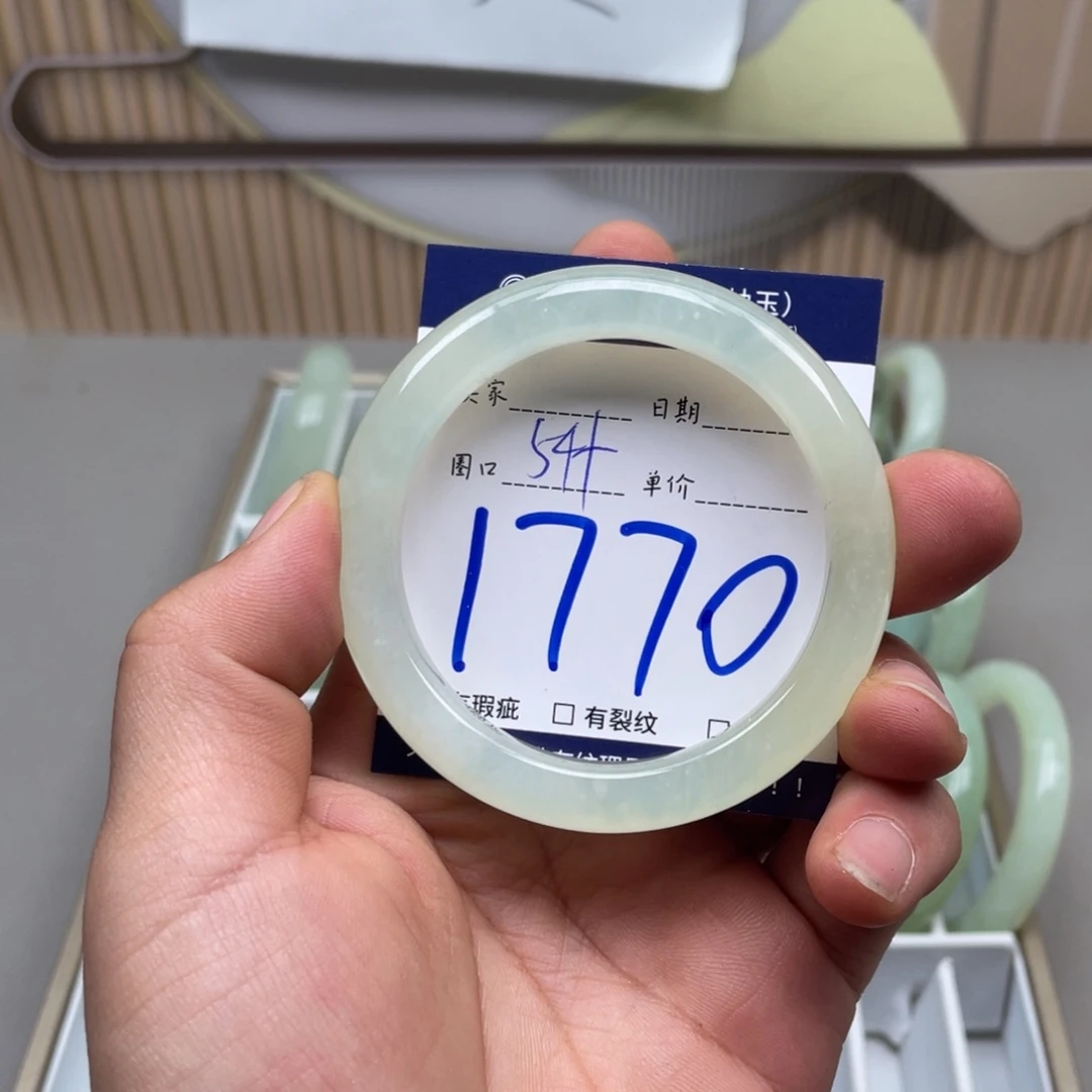 岫玉手镯手镯未镶嵌