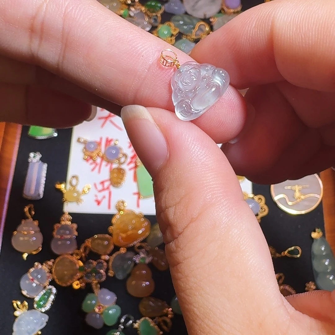 翡翠18K金镶嵌颈饰