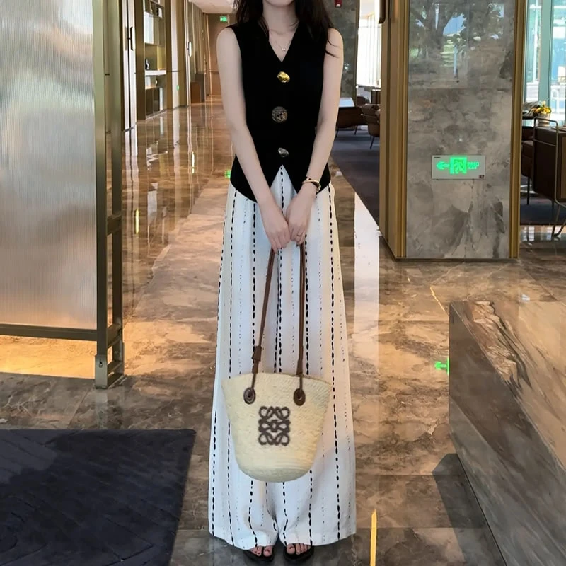 (有运费险）时尚复古气质设计感V领上衣夏季新款修身显瘦洋气小衫