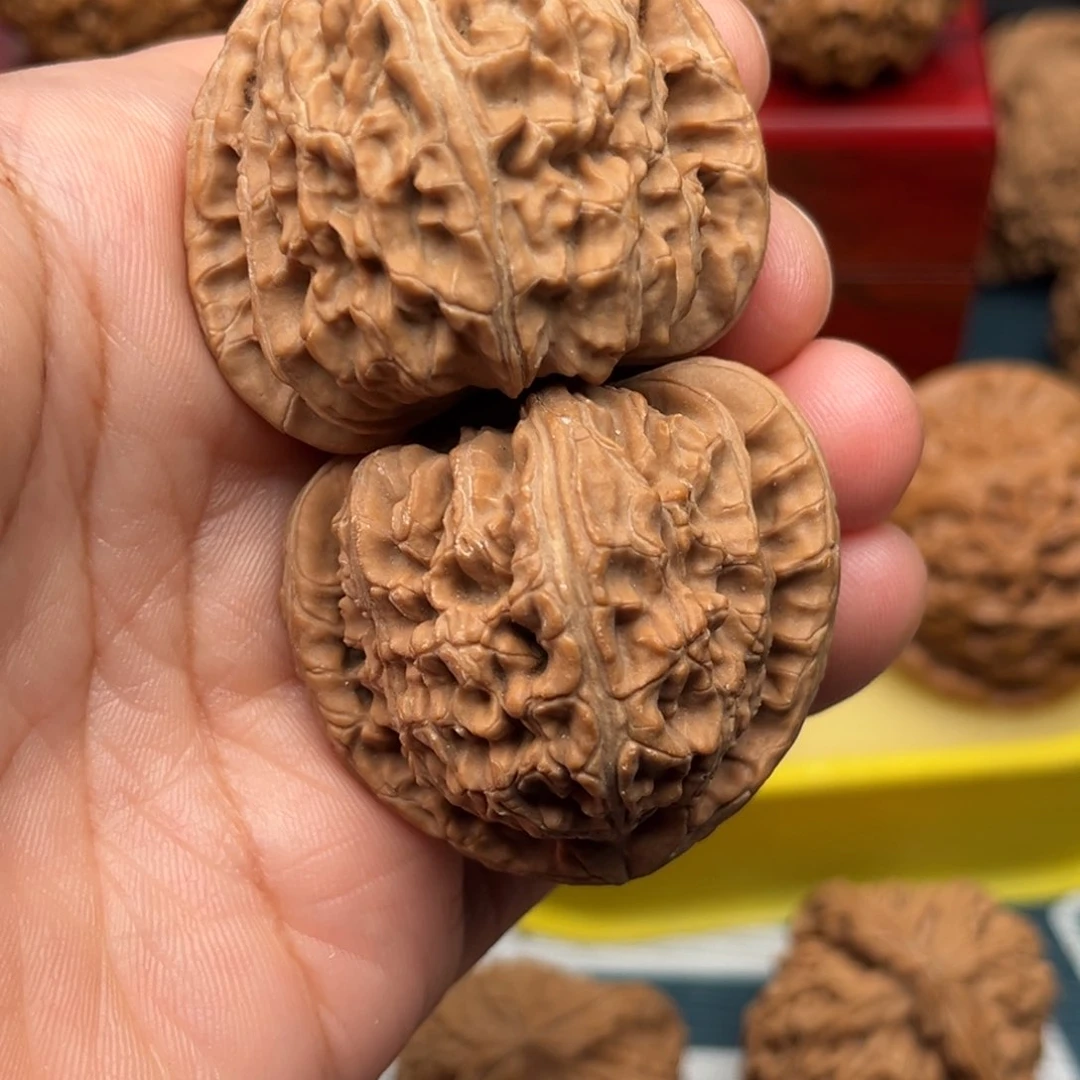 【闪购商品】兴****店文玩核桃手把件40三角白