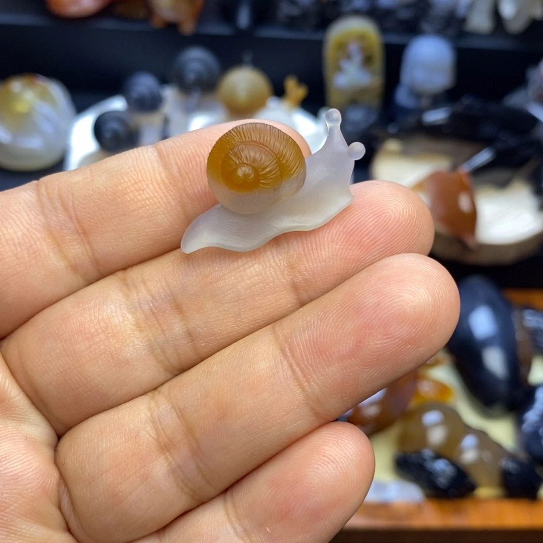 ****上玛瑙/玉髓未镶嵌挂件手玩小蜗牛