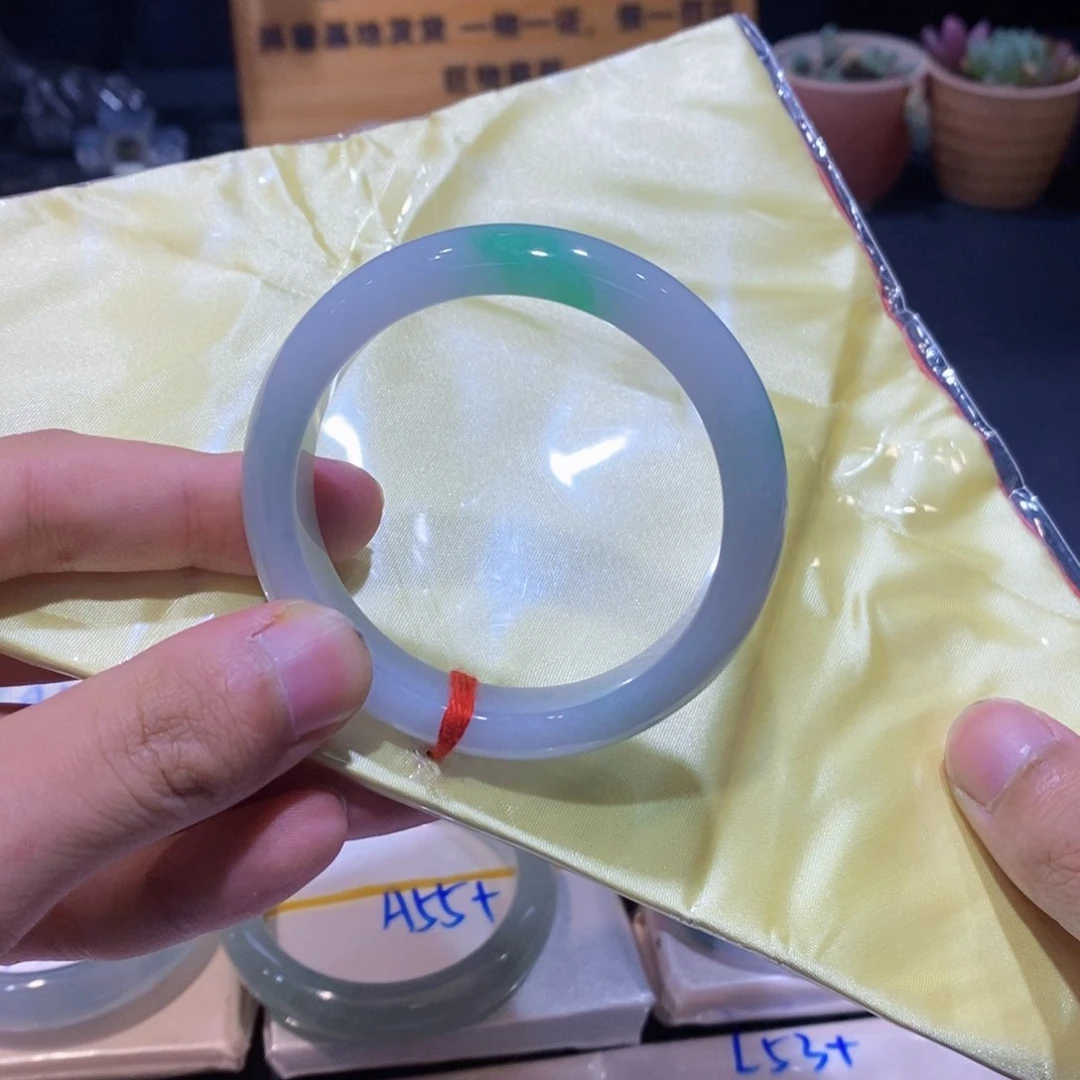 翡翠手镯未镶嵌翡翠手镯