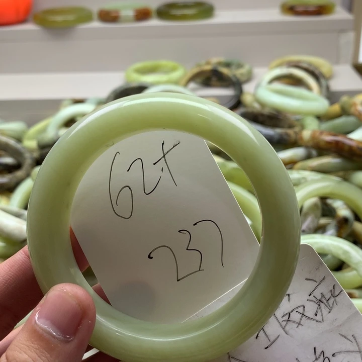 糖***儿蛇纹石玉未镶嵌手镯