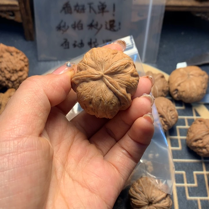 李***室大叶紫檀（黑酸枝木类）核桃