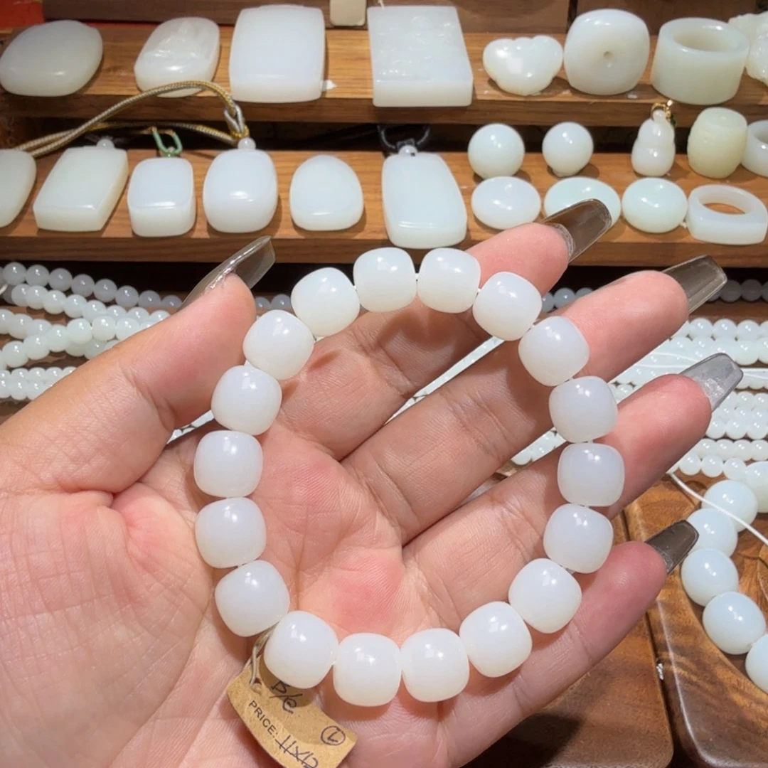 梵***言和田玉未镶嵌手链