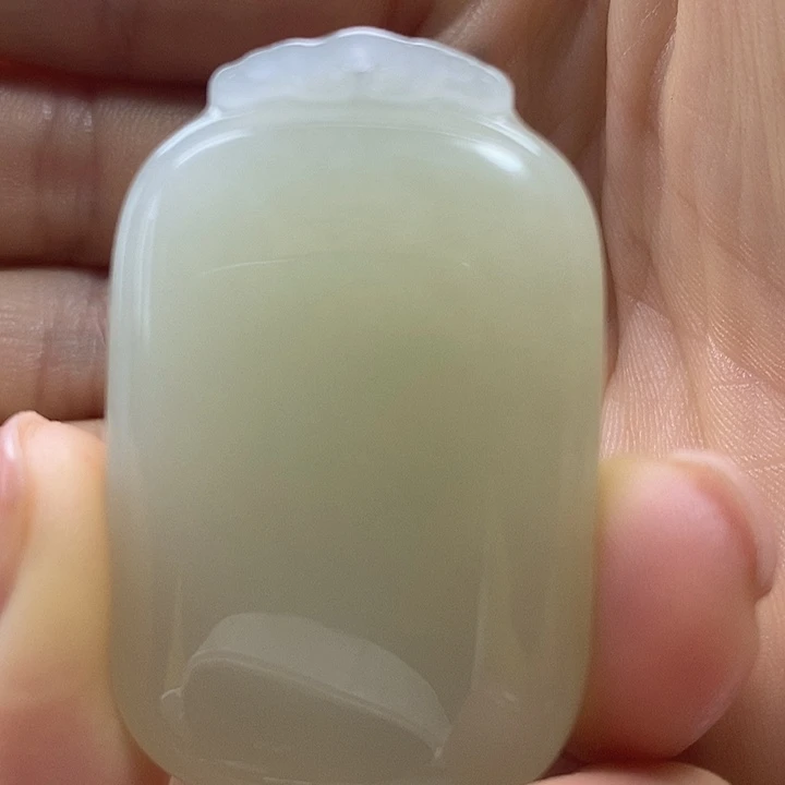 爱***人和田玉未镶嵌颈饰