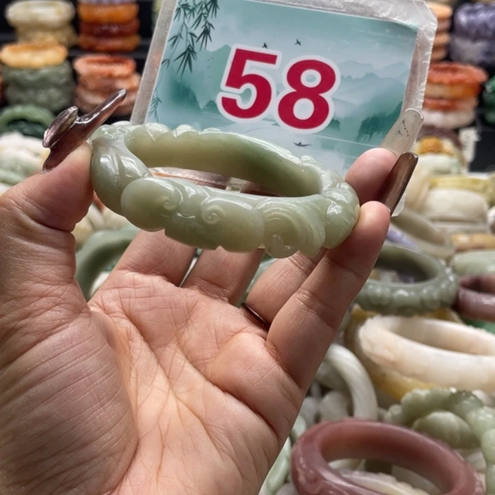 石英岩玉未镶嵌手镯