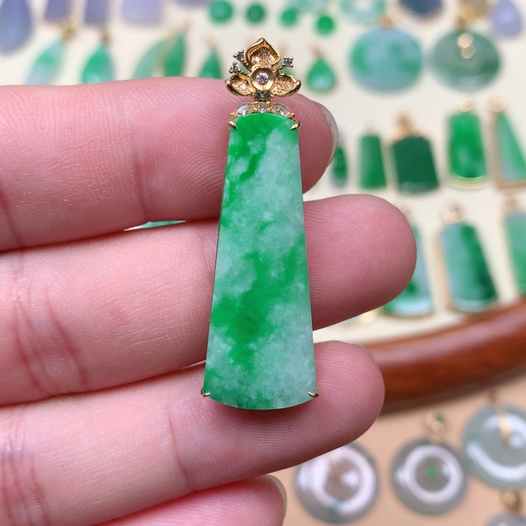 翡翠吊坠(不含链)18K金镶嵌