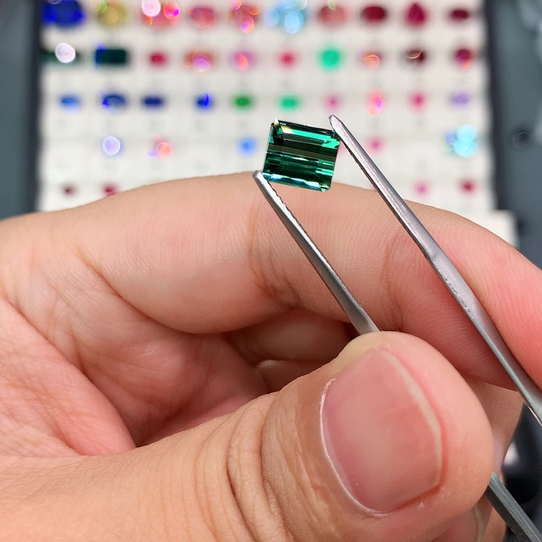 裸石未镶嵌碧玺1.72克拉全净蓝绿色