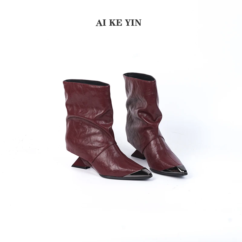 【艾珂茵】秋冬季新款尖头金属包尖无拉链坡跟时装短靴薄绒时尚