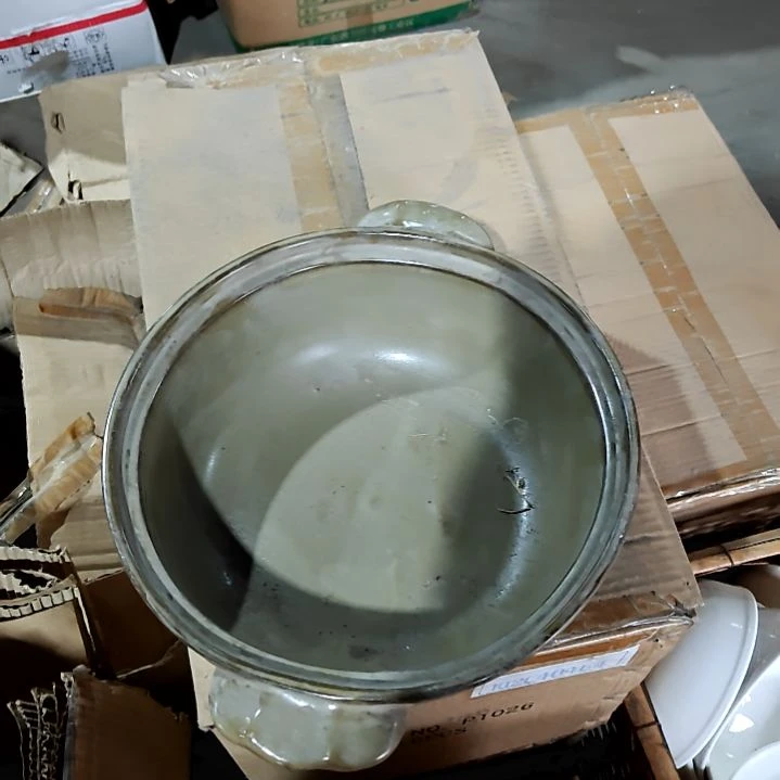 盘子碗茶壶啥都有
