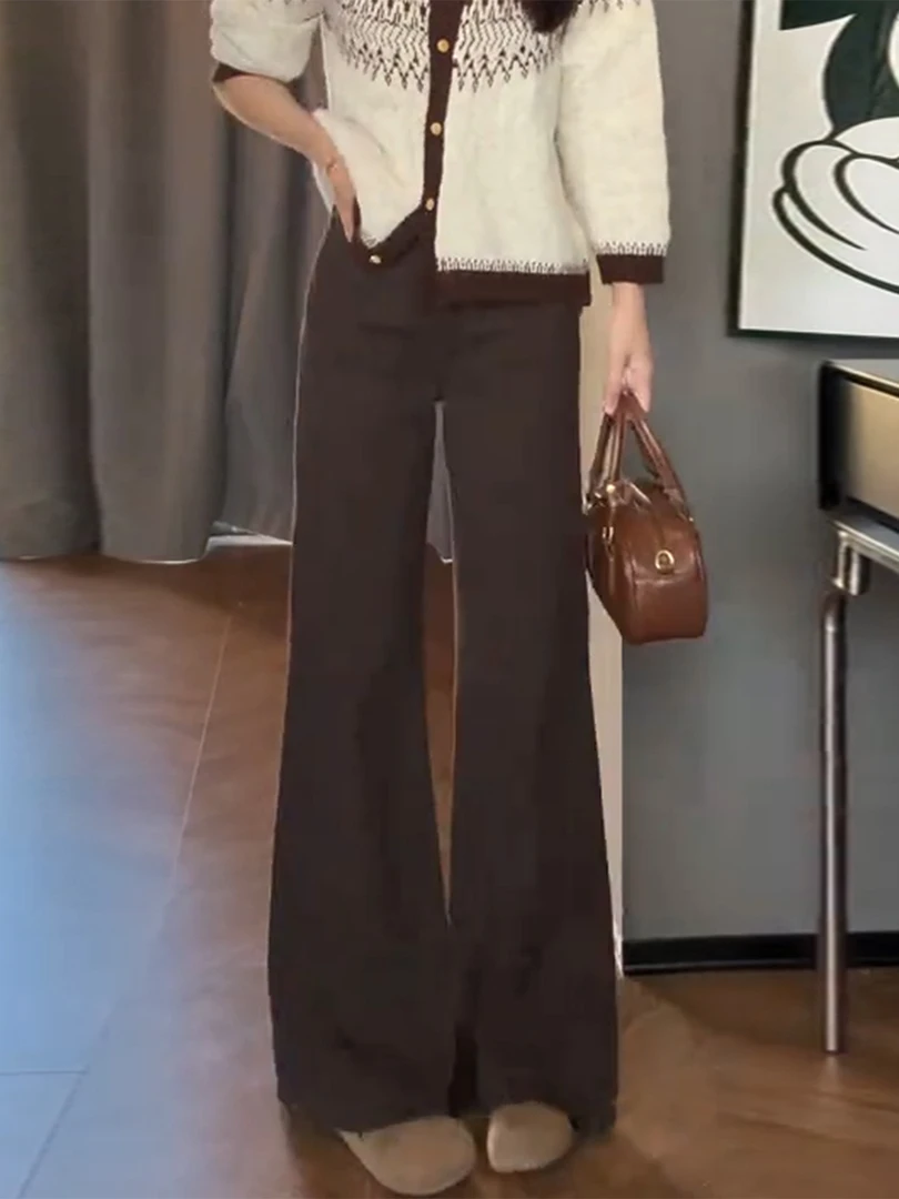 极简风美拉德咖色厚实微喇裤女2025年秋冬慵懒感通勤气质牛仔裤