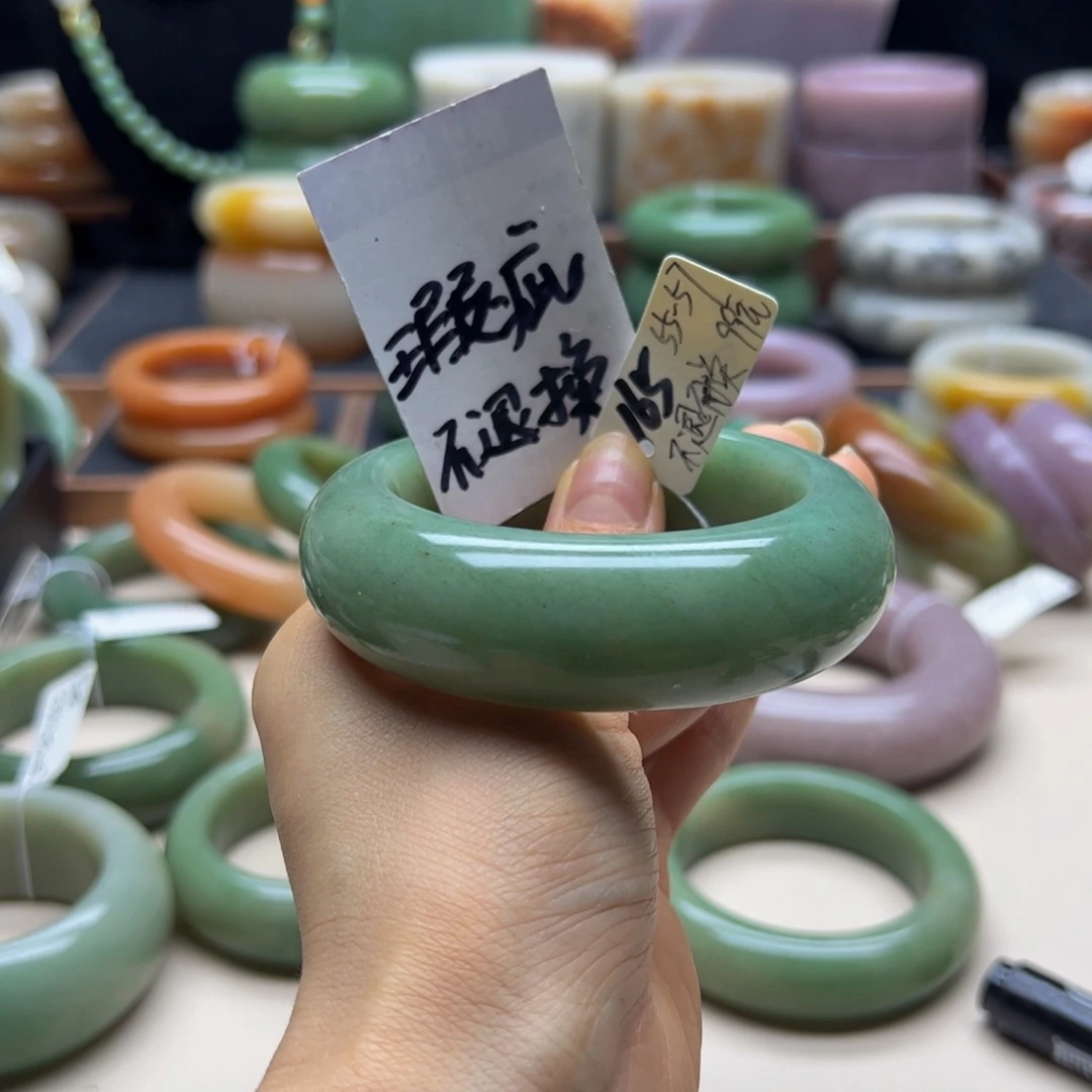 石英岩玉未镶嵌手镯