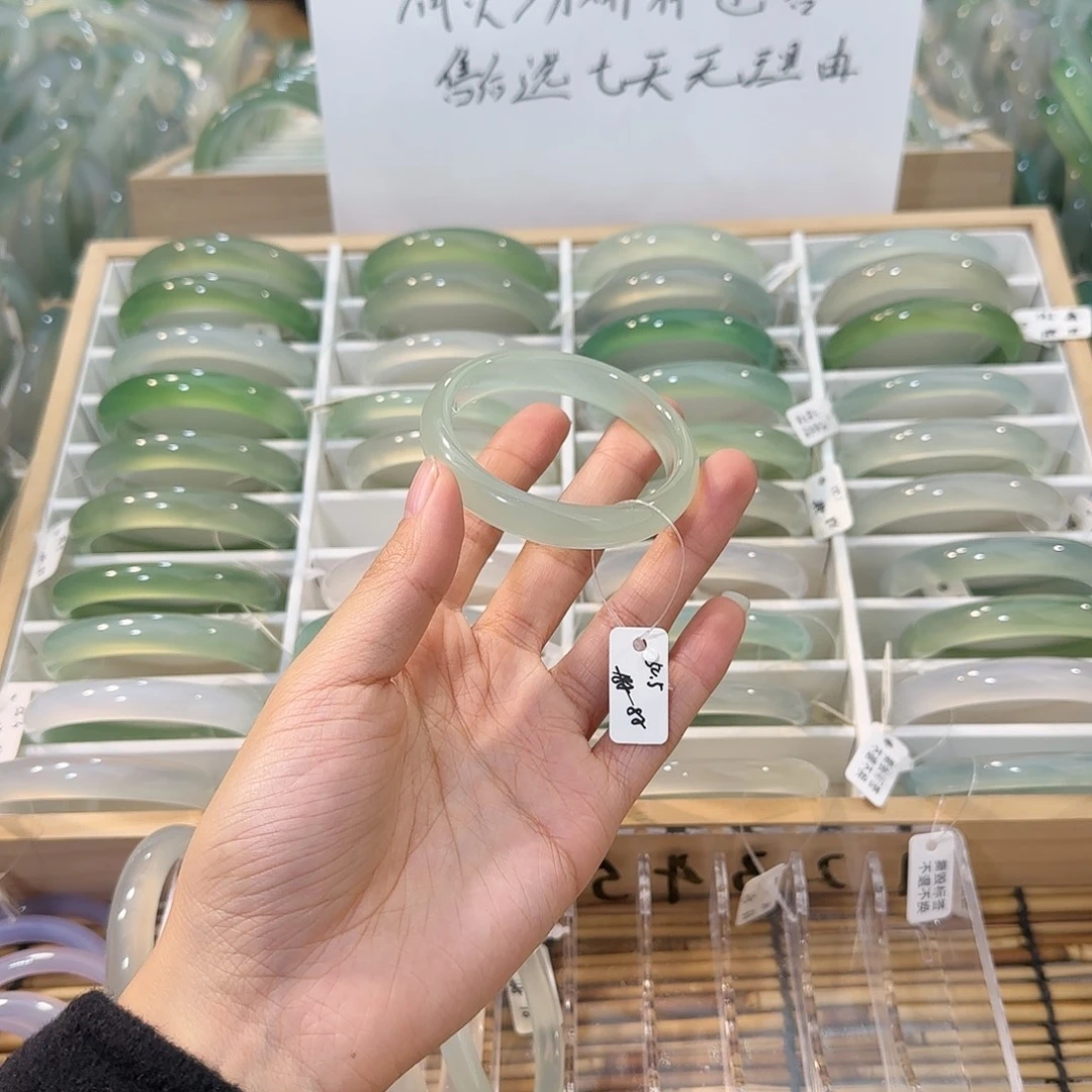 玛瑙/玉髓未镶嵌手镯圈口50.5