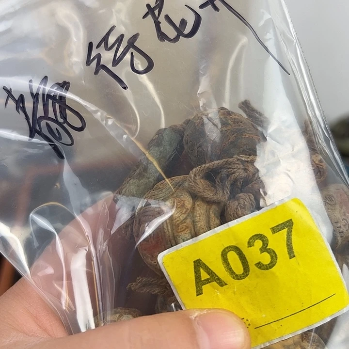 静***、和田玉（糖玉）未镶嵌颈饰