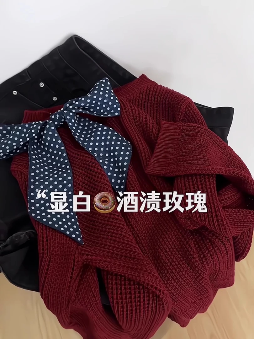 2025秋季新款百搭好看法式配丝巾镂空单排扣红色针织毛衣