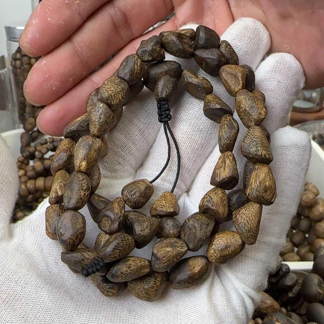 沉香手串三*海南白棋树丁包头22.3克