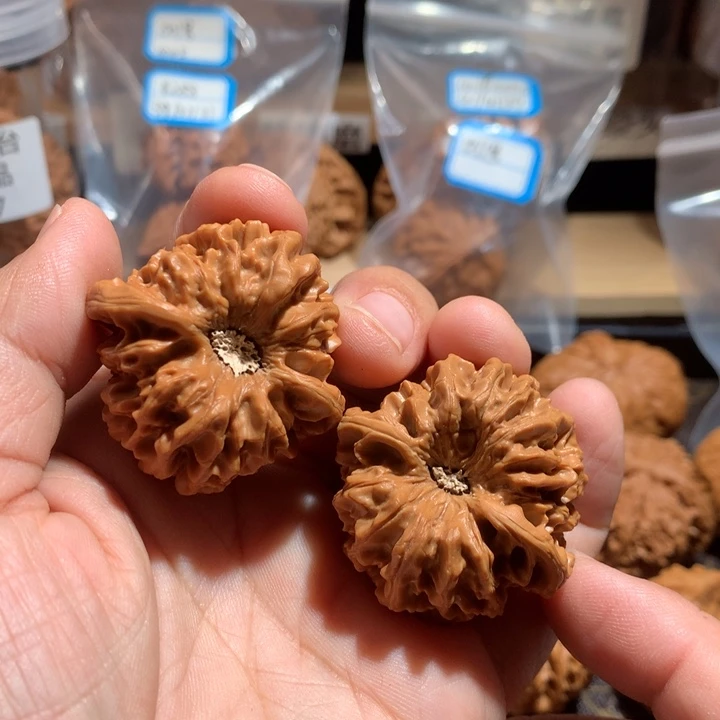 文玩核桃吊坠40深凹龙门涧