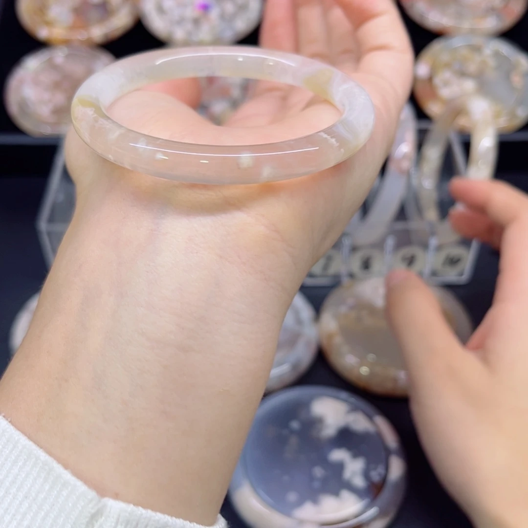 手镯玛瑙/玉髓未镶嵌54