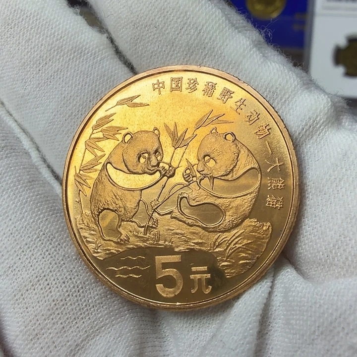 其他普通金属熊猫双镜面纪念币一枚