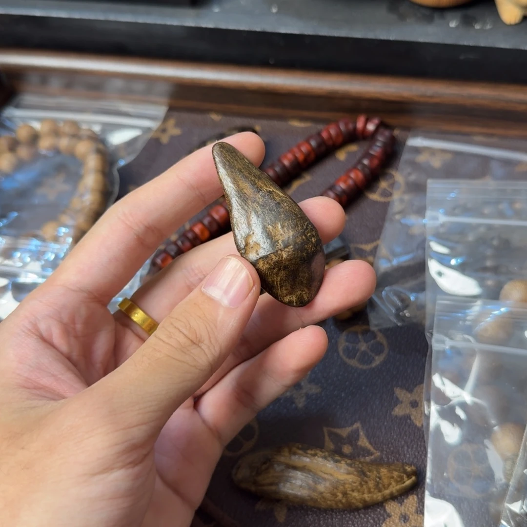 白***水降真香吊坠福利。。。