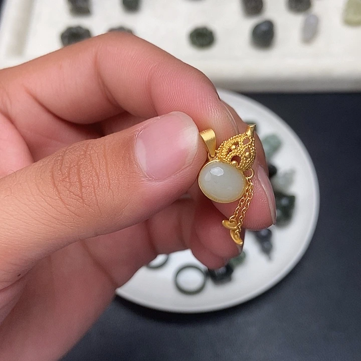 和田玉未镶嵌颈饰