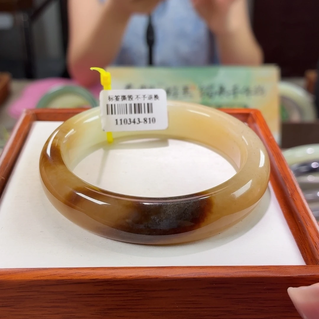 和田玉手镯未镶嵌36。 56/57