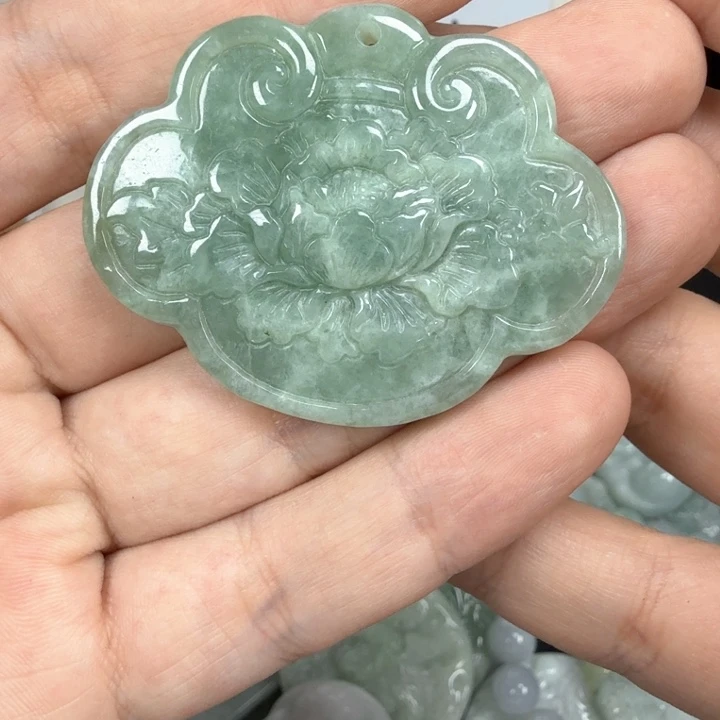 翡翠挂件未镶嵌翡翠
