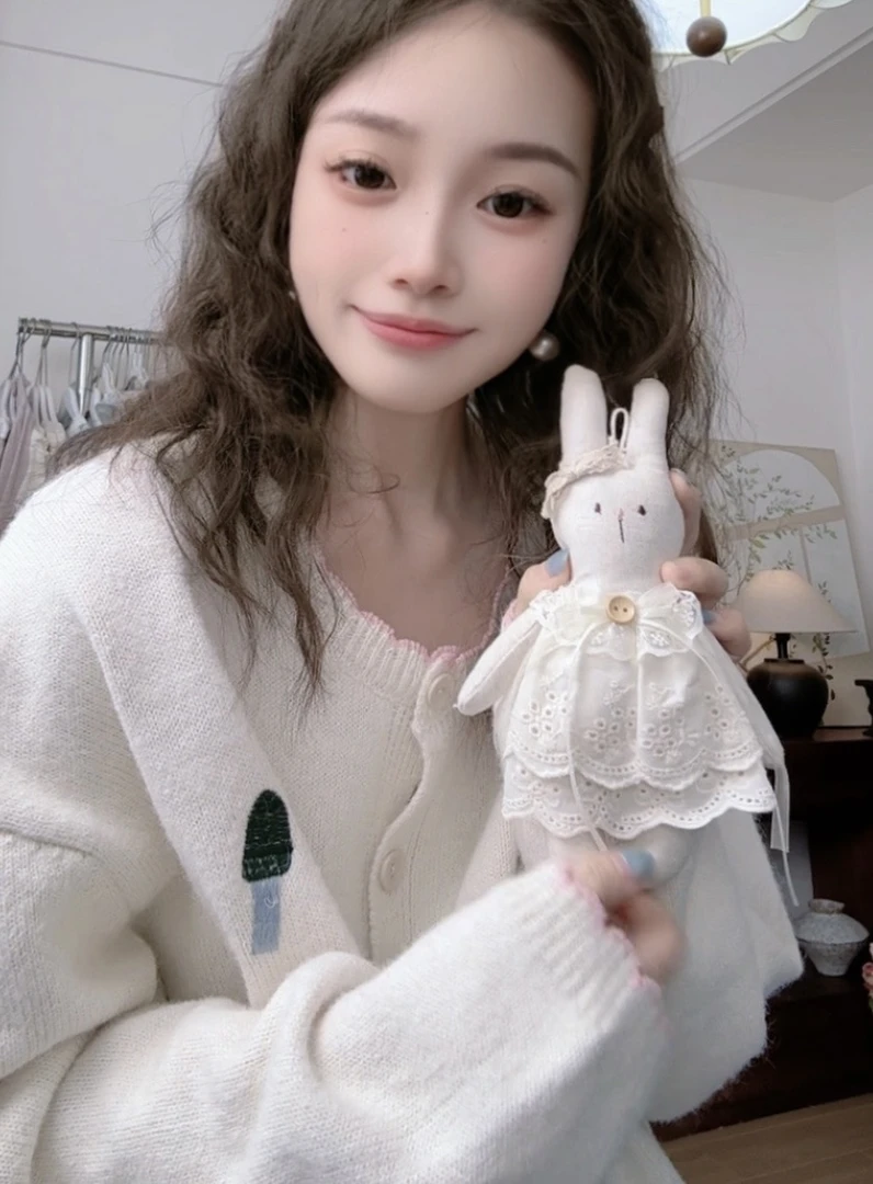 【手上的大白兔】针织甜美温柔开衫白色休闲风千金风秋冬