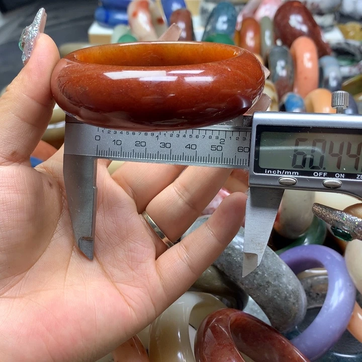 未镶嵌手镯石英质玉