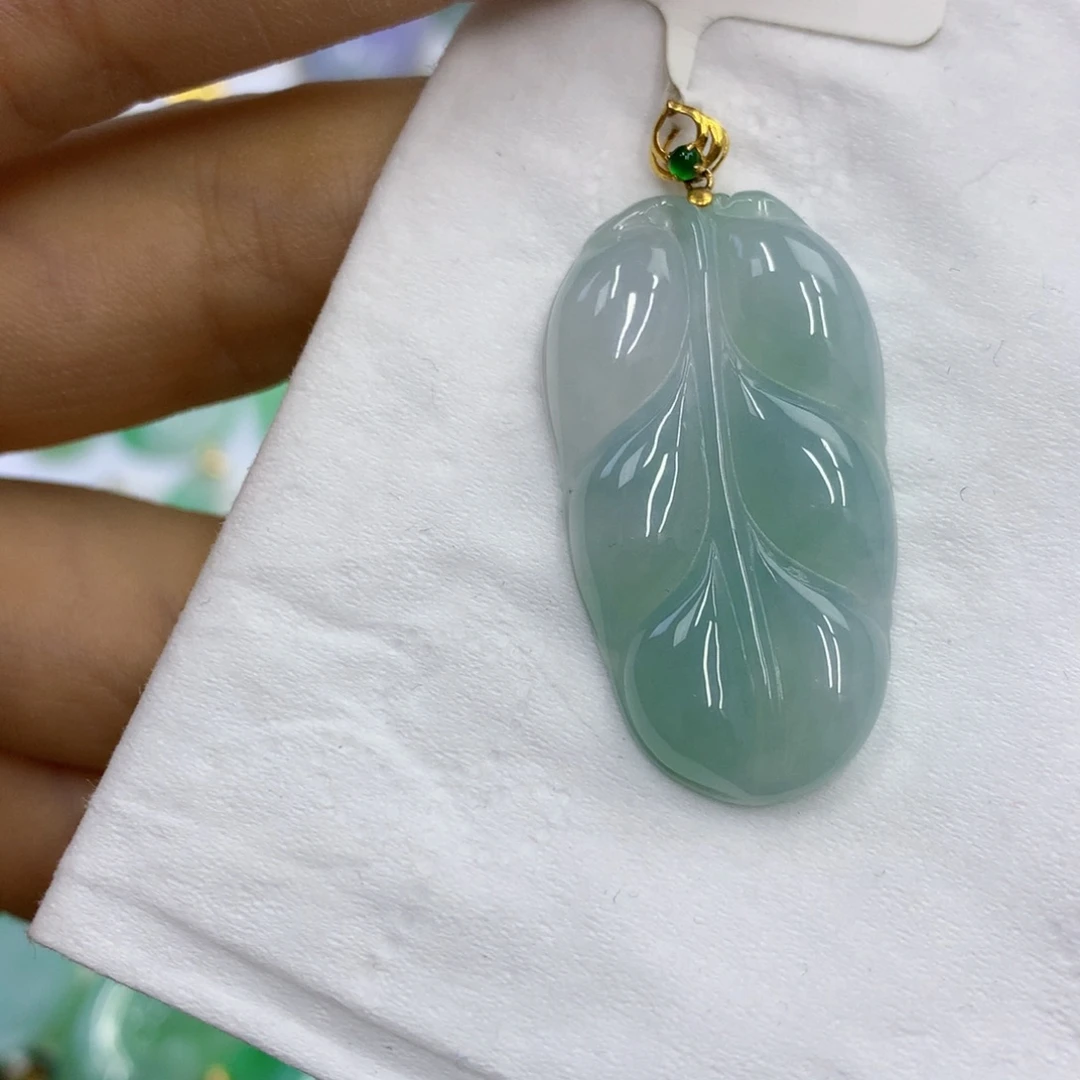 翡翠18K金镶嵌颈饰翡翠