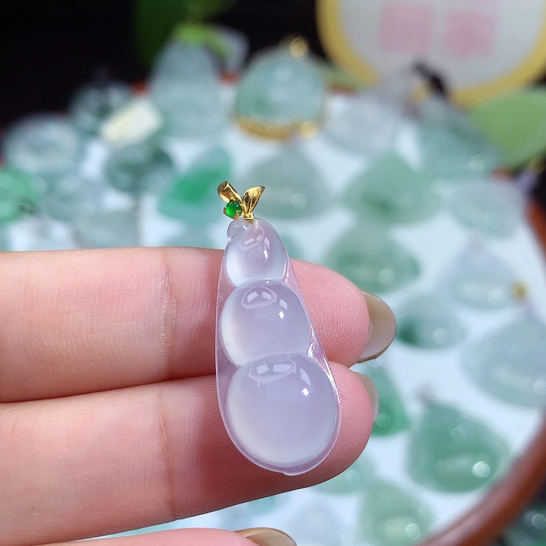 翡翠未镶嵌颈饰佛公