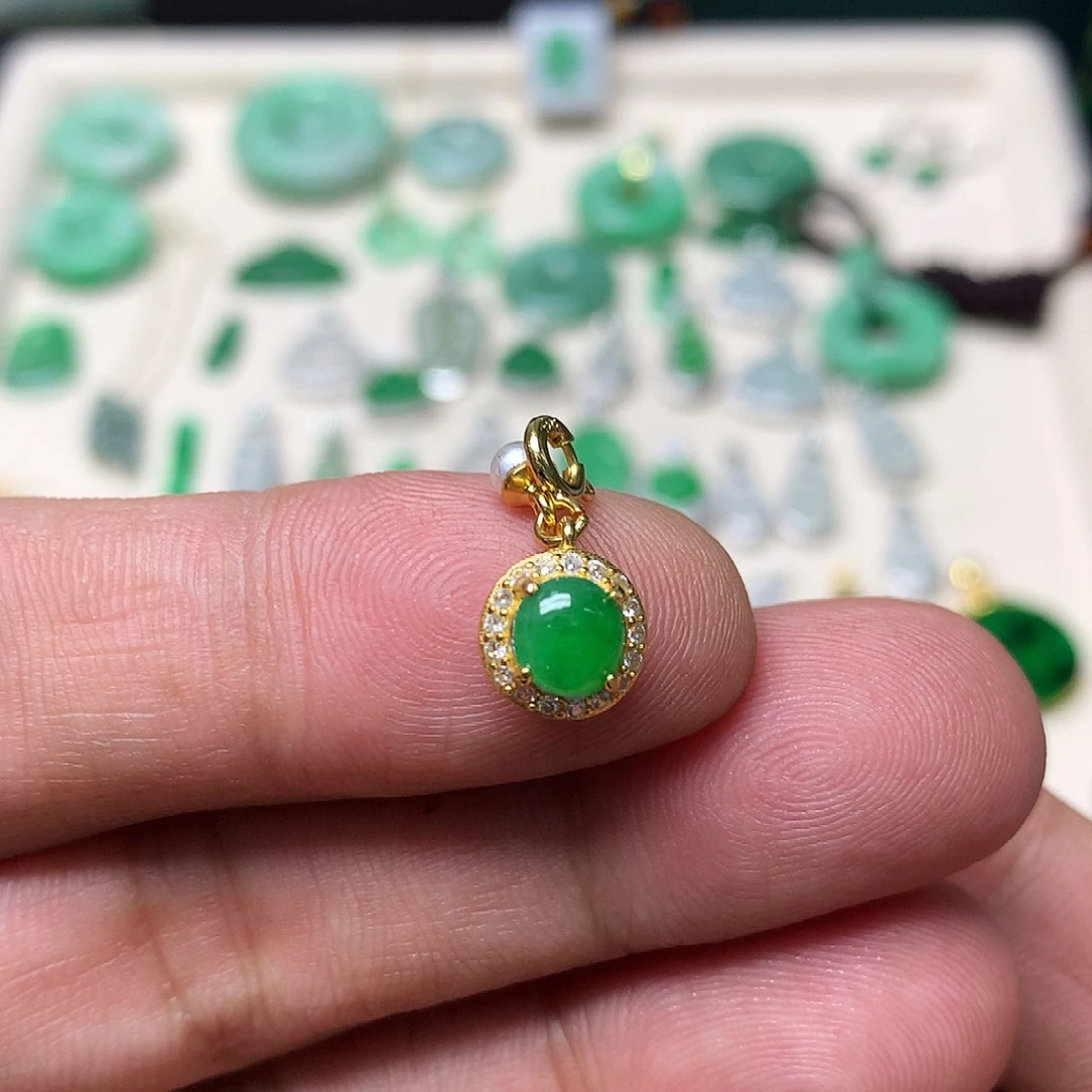 翡翠未镶嵌吊坠(不含链)有纹裂