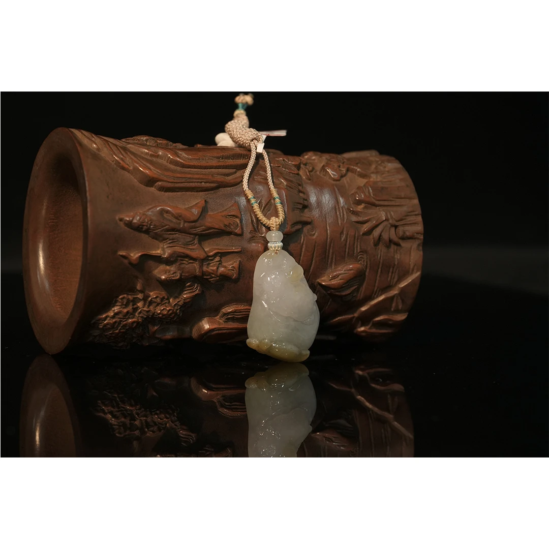 前途无量翡翠玉兔 34.7×25.8×12.5mm重约22.4g（带绳）