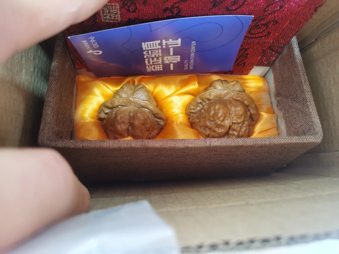 文玩核桃桃核蛤蟆头磨盘白狮子南疆石小手捻苹果园三棱选价链接