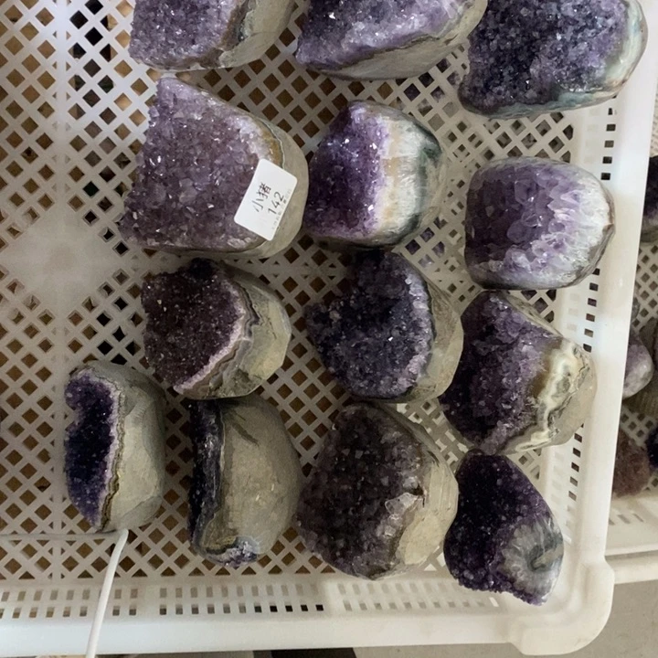 丁***雅未镶嵌紫晶大型摆件（非配饰）