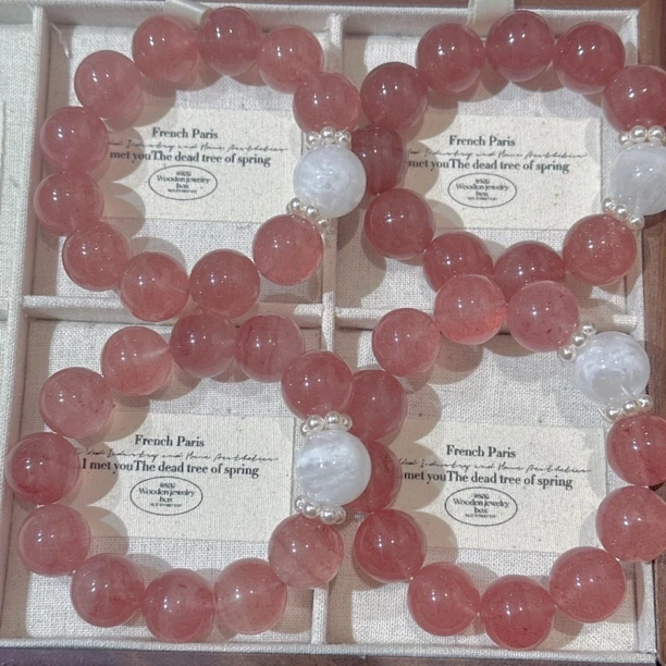 SG3140-［红雪］草莓晶雪花幽灵手串均有色差瑕疵多样发