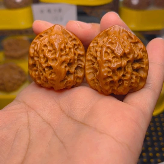 文玩核桃吊坠玲珑