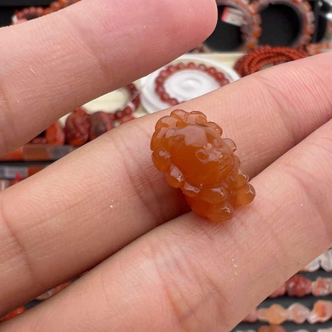 南红玛瑙未镶嵌颈饰小狮子