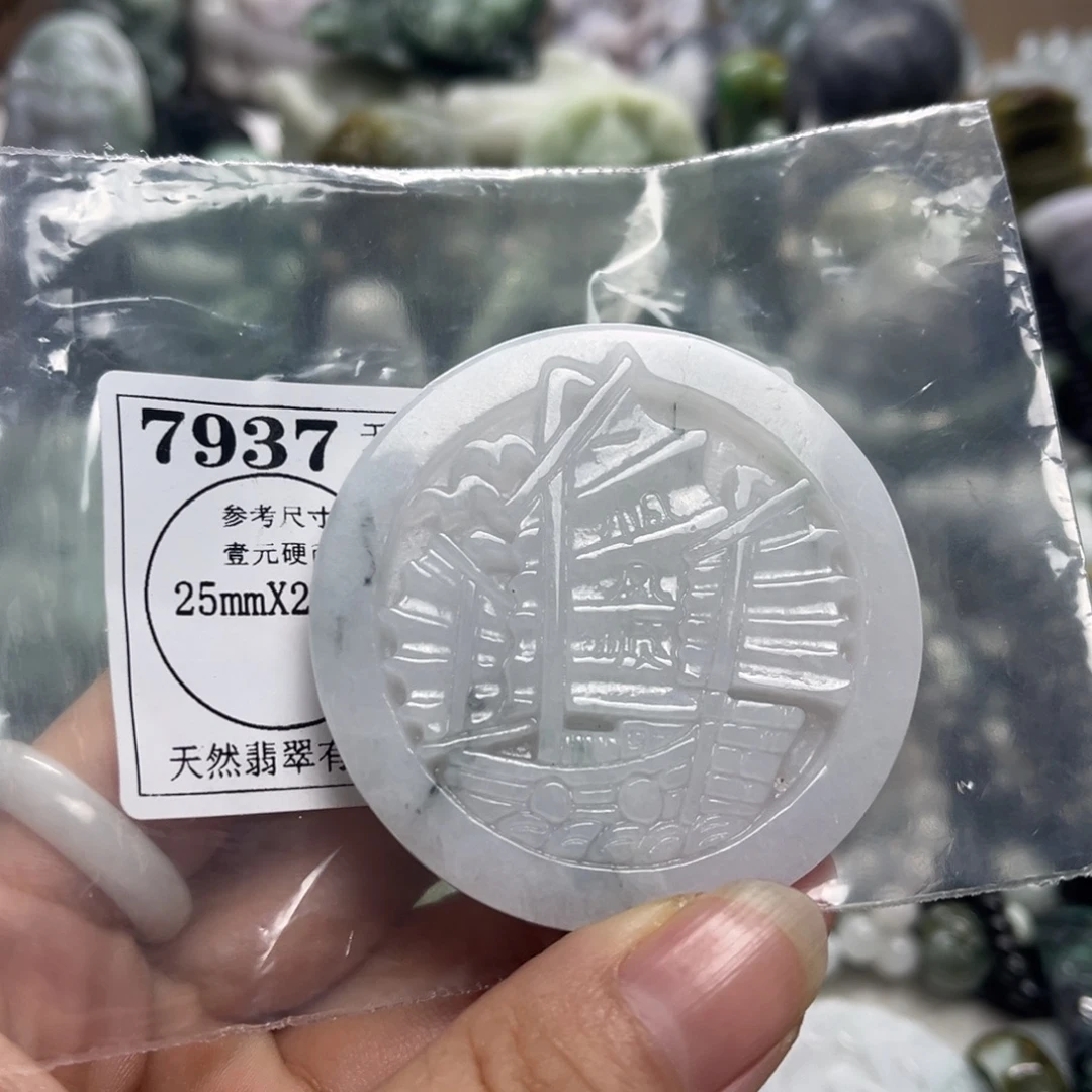 翡翠未镶嵌颈饰7937