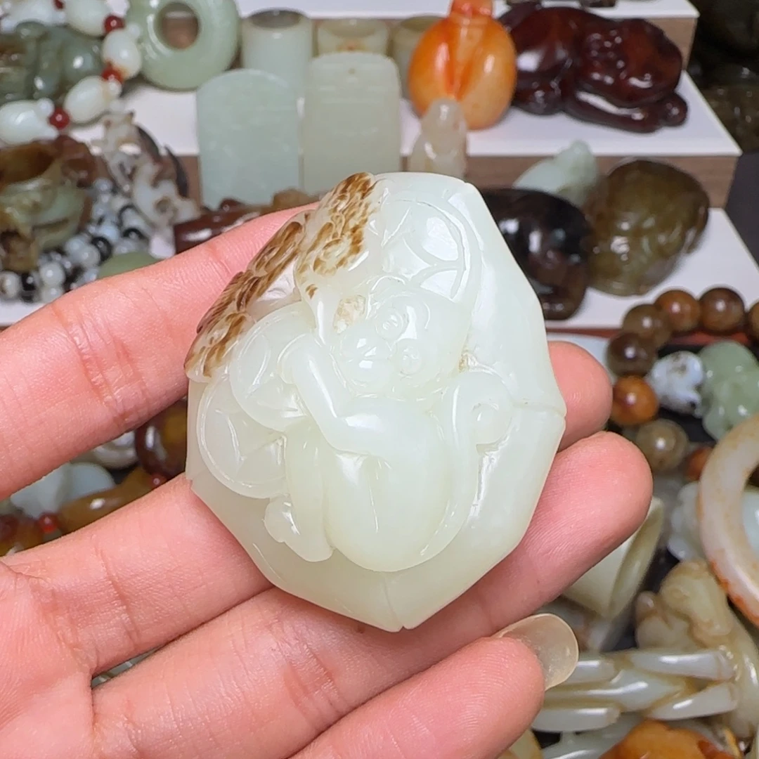 阳***露和田玉未镶嵌挂件