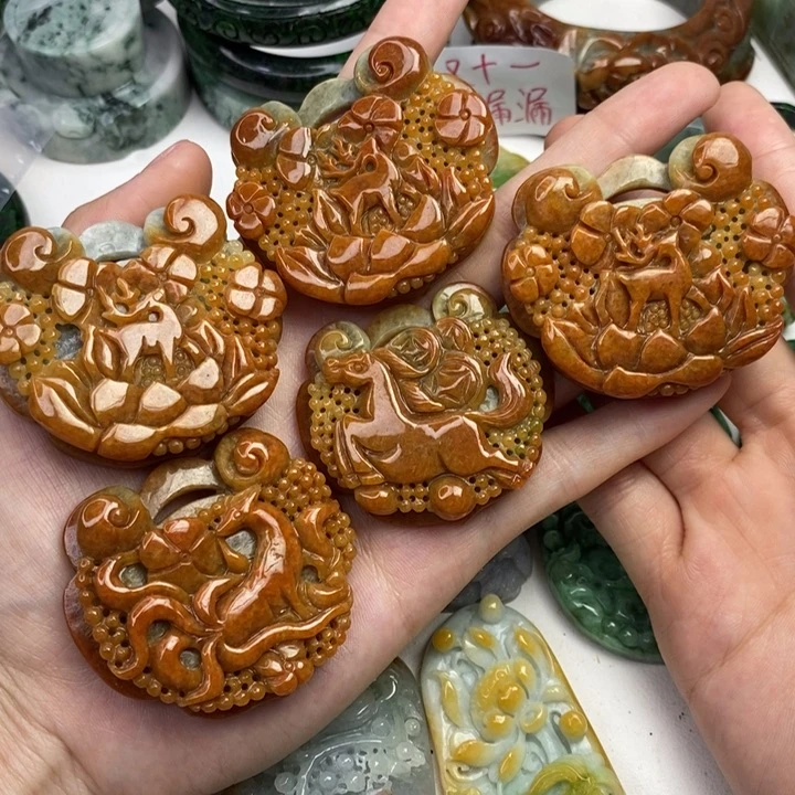 颈饰未镶嵌翡翠彩**姐