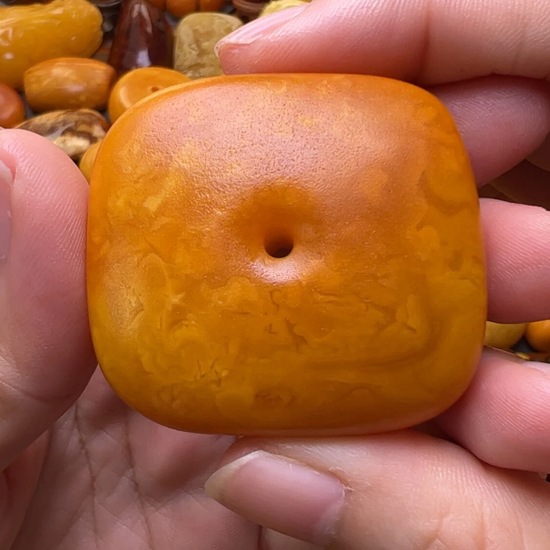 蜜蜡未镶嵌裸石藏扣