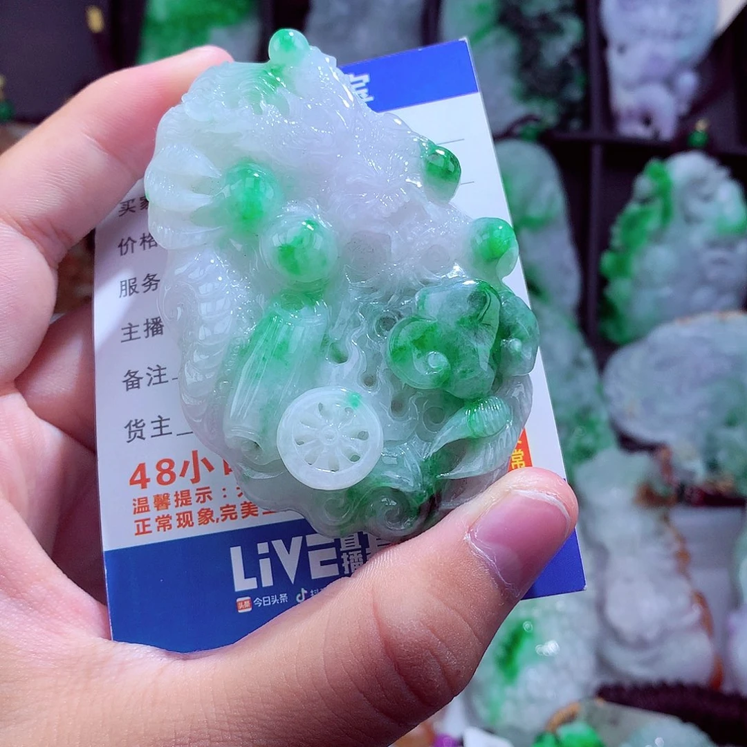 翡翠未镶嵌颈饰挂件
